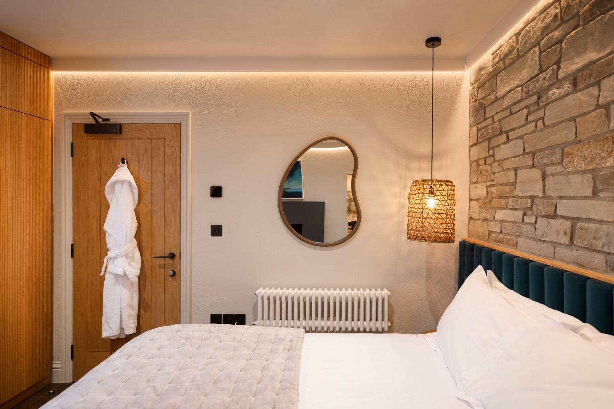 Hive Townhouse Hotel Aberaeron Exterior photo