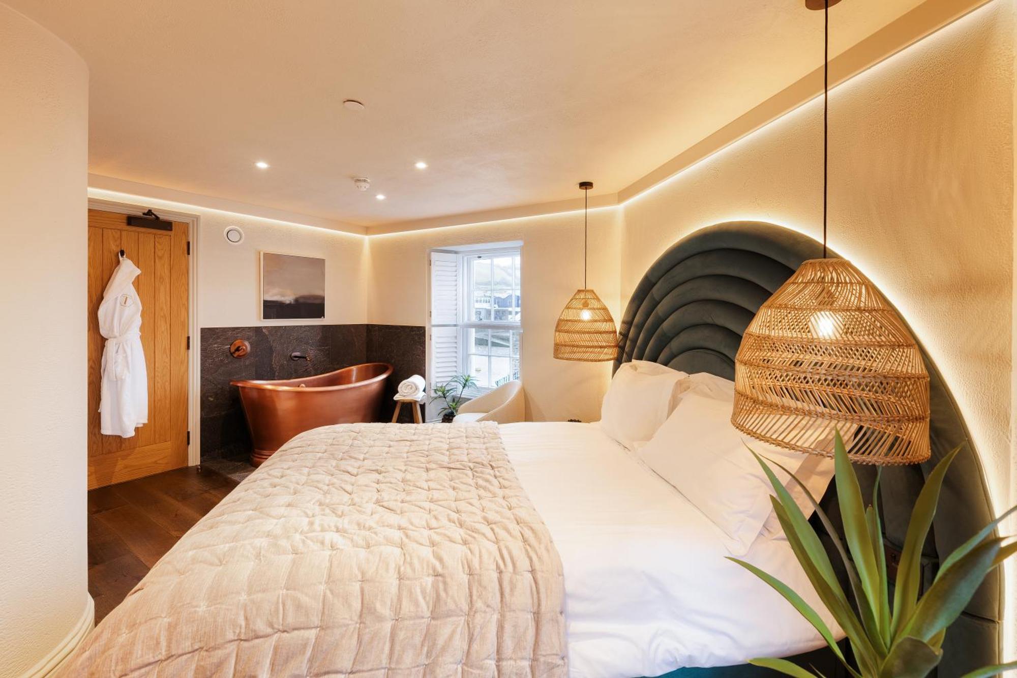 Hive Townhouse Hotel Aberaeron Exterior photo